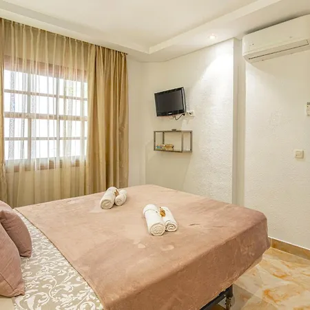 Albatros Garden & Heated Pool