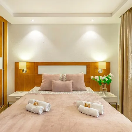 Albatros Garden & Heated Pool Apartment