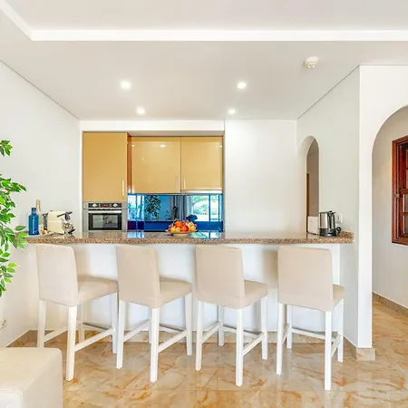 Apartment Albatros Garden & Heated Pool *