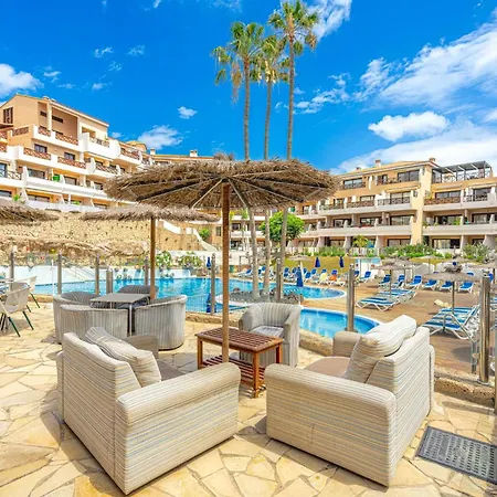 Albatros Garden & Heated Pool Apartment *