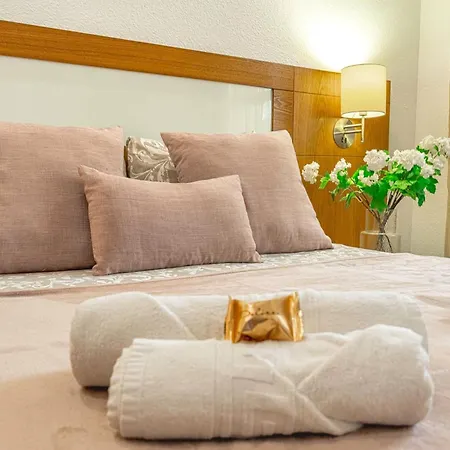 Apartament Albatros Garden & Heated Pool
