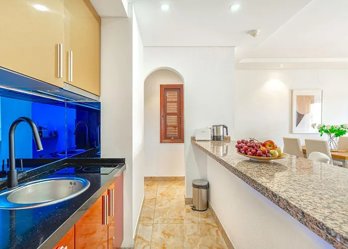 Apartman Albatros Garden & Heated Pool