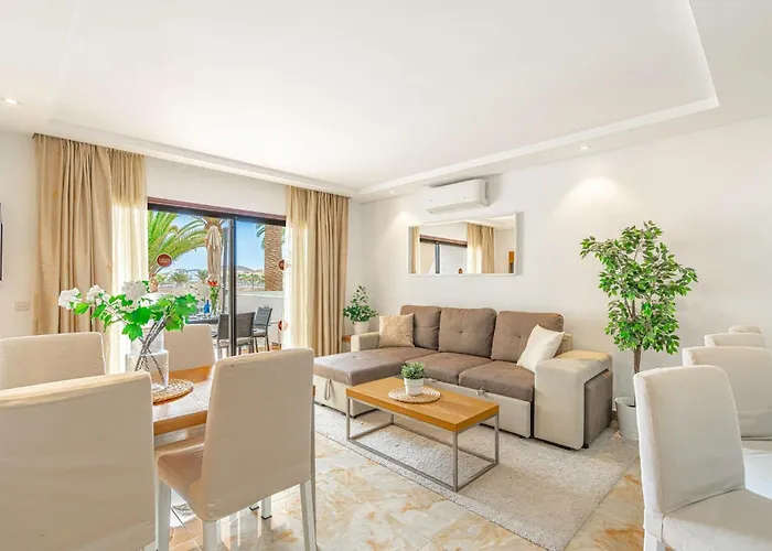 Albatros Garden & Heated Pool