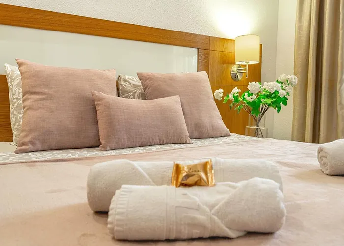 Apartman Albatros Garden & Heated Pool